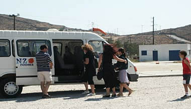 Παραλαβή πελατών από το ελικοδρόμιο - Customer pick up from Tinos heliport