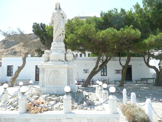 Η καταπληκτική τοποθεσία στην Τήνο όπου μπορείτε να απολαύσετε τον καφέ σας 